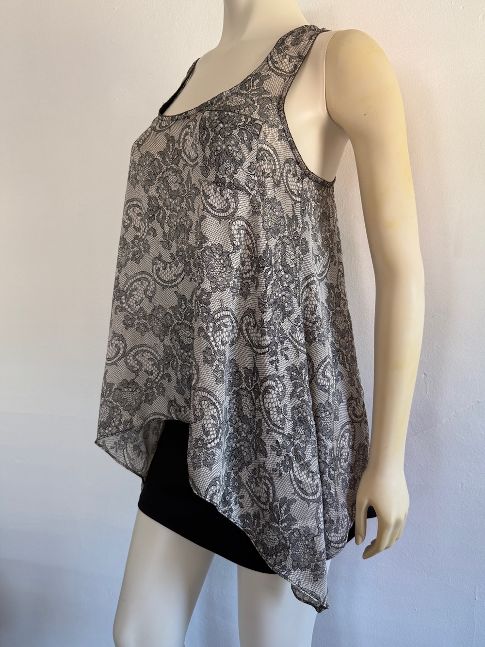 Collective Concept Scoop Neck Gray Lace-Print Flowy Tank M